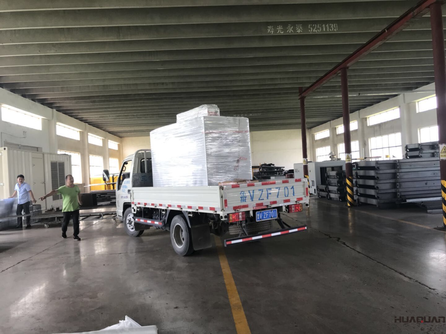7月7日一臺HQ30GF標配柴油發電機組順利發往湖南省