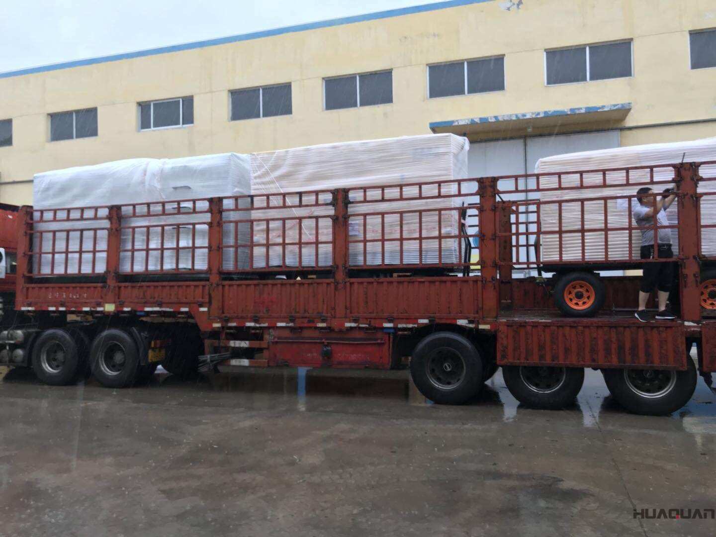 110kw和75kw兩臺(tái)移動(dòng)拖車（含棚）型柴油發(fā)電機(jī)組于9月20日發(fā)往北京