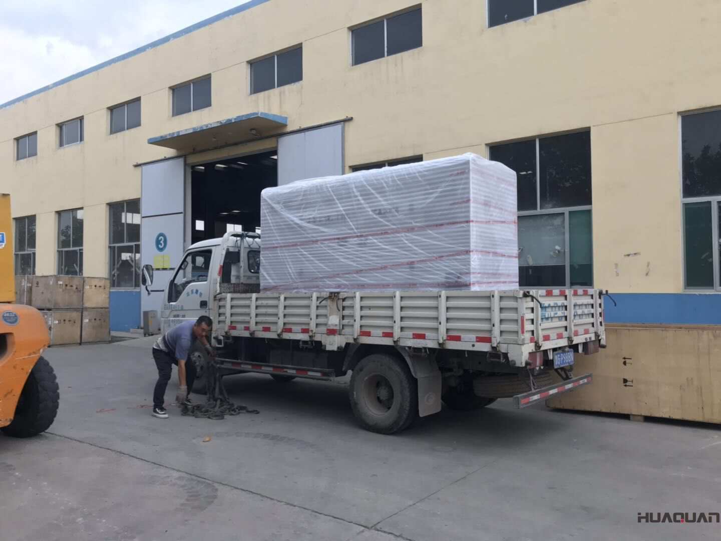 一臺150kw靜音箱型柴油發電機組于10月8日發往江西    