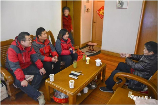 華全動(dòng)力黨支部慰問生病職工，并送去禮物