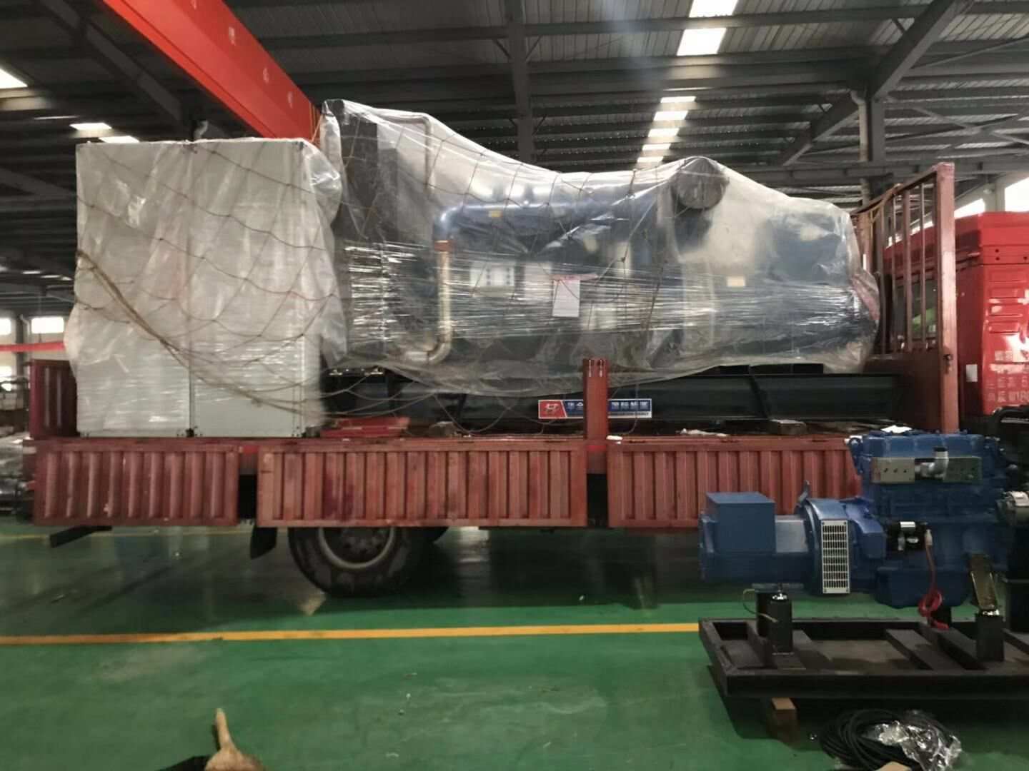 12月5日，崔先生從華全動力采購的一臺800kw立柜自啟動柴油發電機組以及順利發往山東省