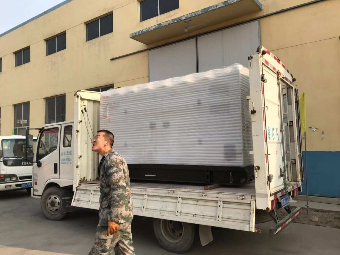 山東省謝先生從華全動力采購的200kw靜音箱柴油發電機組于1月16日順利發往目的地