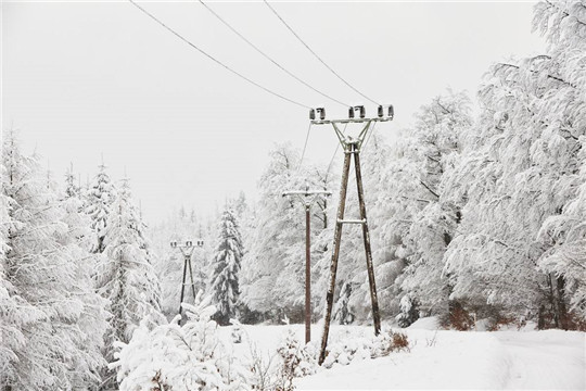 華全：以“動(dòng)”治“凍”，迎風(fēng)戰(zhàn)雪保供電！